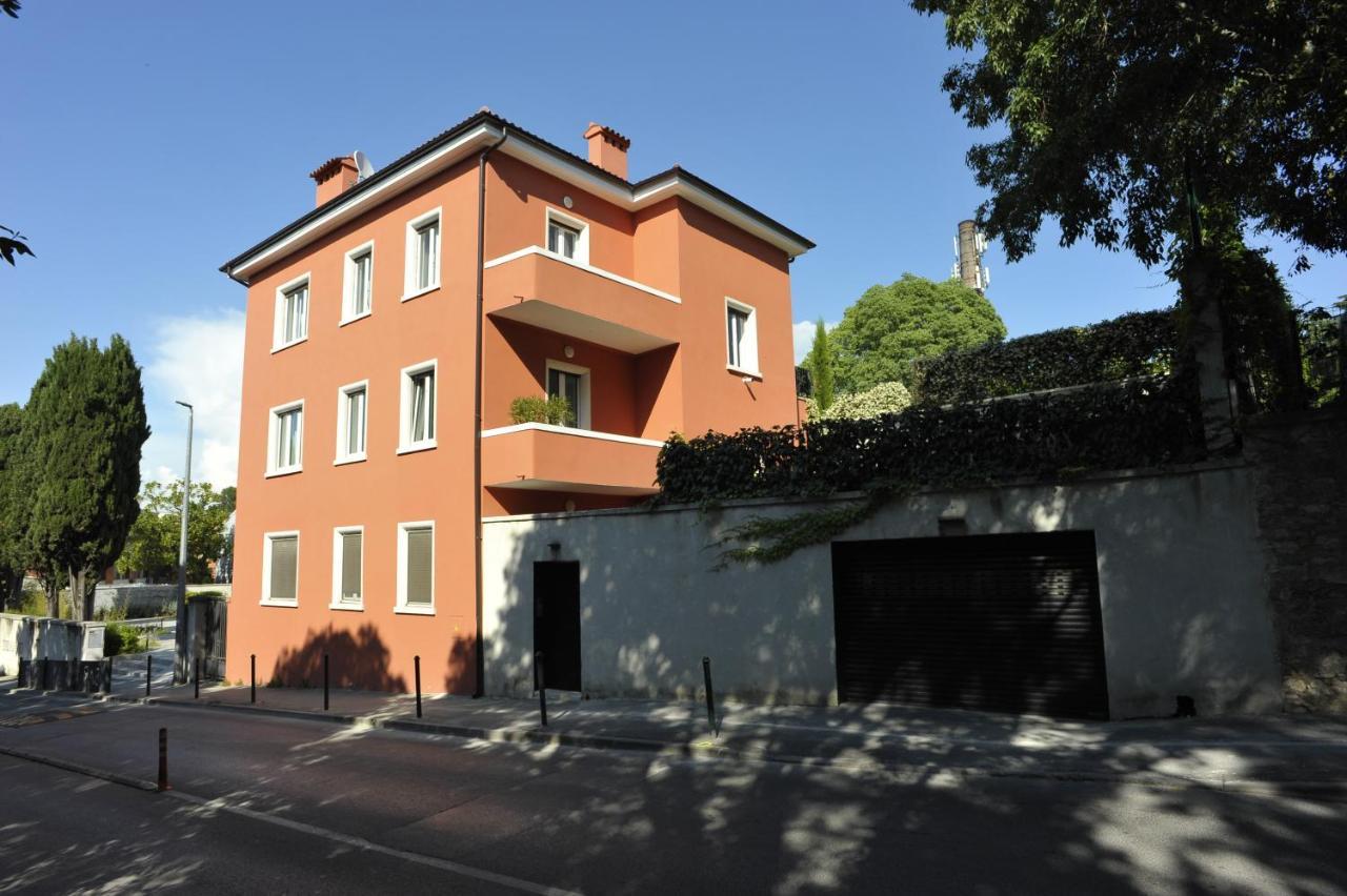 Oberon Apartament *